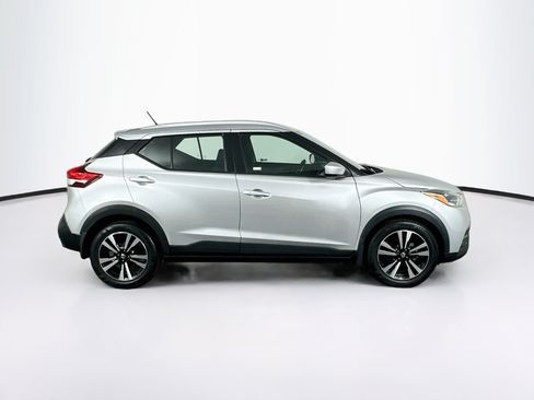 Used 2018 Nissan Kicks SV FWD image 10