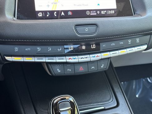Used 2023 Cadillac XT4 Luxury w/ Cold Weather Package AWD/4WD image 18