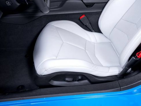 Used 2021 Chevrolet Corvette Stingray Convertible w/ Z51 Performance Package RWD image 18
