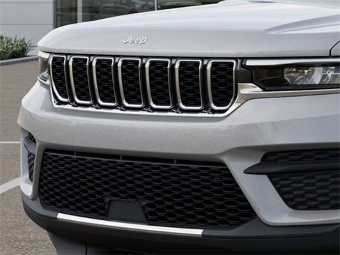 New 2025 Jeep Grand Cherokee Laredo X w/ Luxury Tech Group I image 11