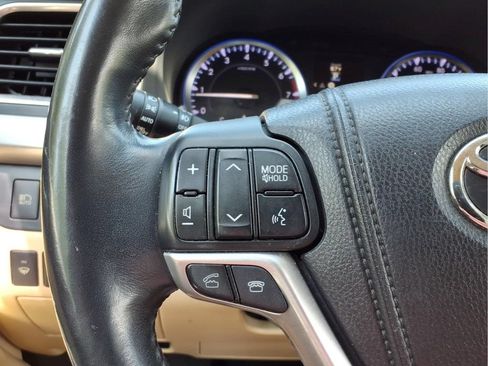 Used 2015 Toyota Highlander Limited Platinum AWD/4WD image 12