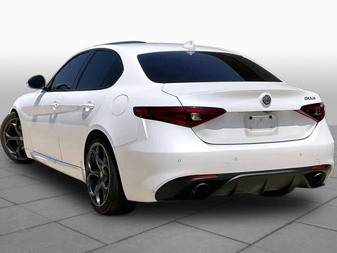 Used 2018 Alfa Romeo Giulia Ti Sport w/ Quick Order Package 22U Sport RWD image 10