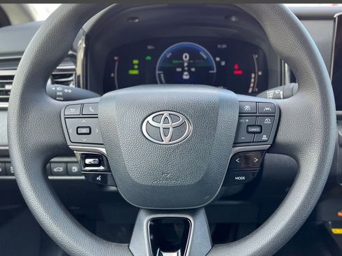 Certified 2025 Toyota Camry LE image 32