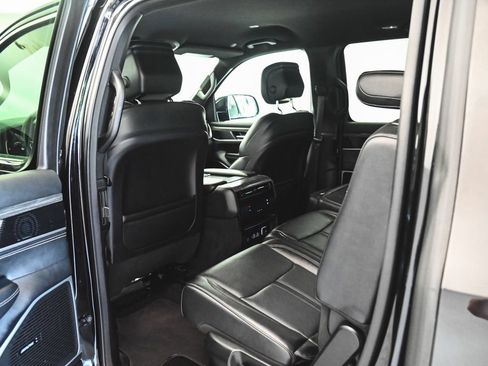 Used 2023 Jeep Wagoneer Series II AWD/4WD image 30
