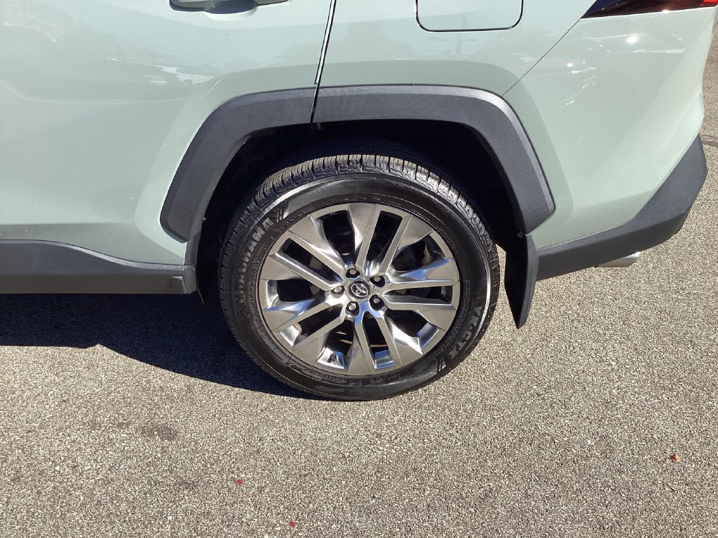 Used 2020 Toyota RAV4 XLE Premium AWD/4WD image 26