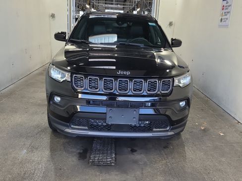 Used 2025 Jeep Compass Latitude w/ Altitude Special Edition AWD/4WD image 3
