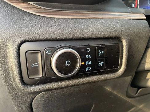 Used 2023 Ford Explorer Limited AWD/4WD image 17