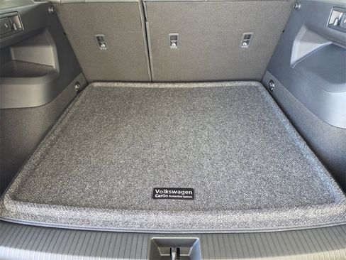 New 2025 Volkswagen Tiguan SE image 21