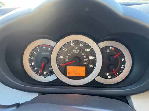 Used 2010 Toyota RAV4 Limited image 19