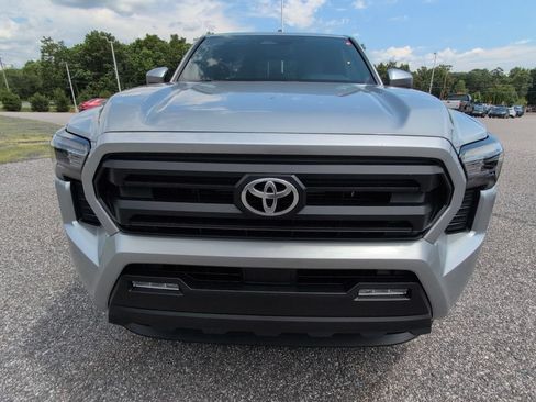 Certified 2026 Toyota Tacoma SR5 AWD/4WD image 11
