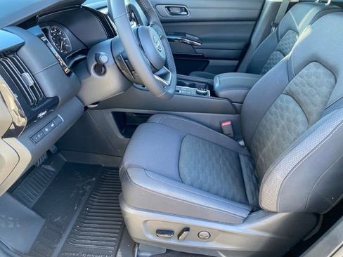 New 2025 Nissan Pathfinder SV image 11