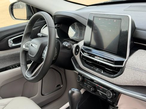 Used 2022 Jeep Compass Latitude w/ Sun and Sound Group FWD image 36