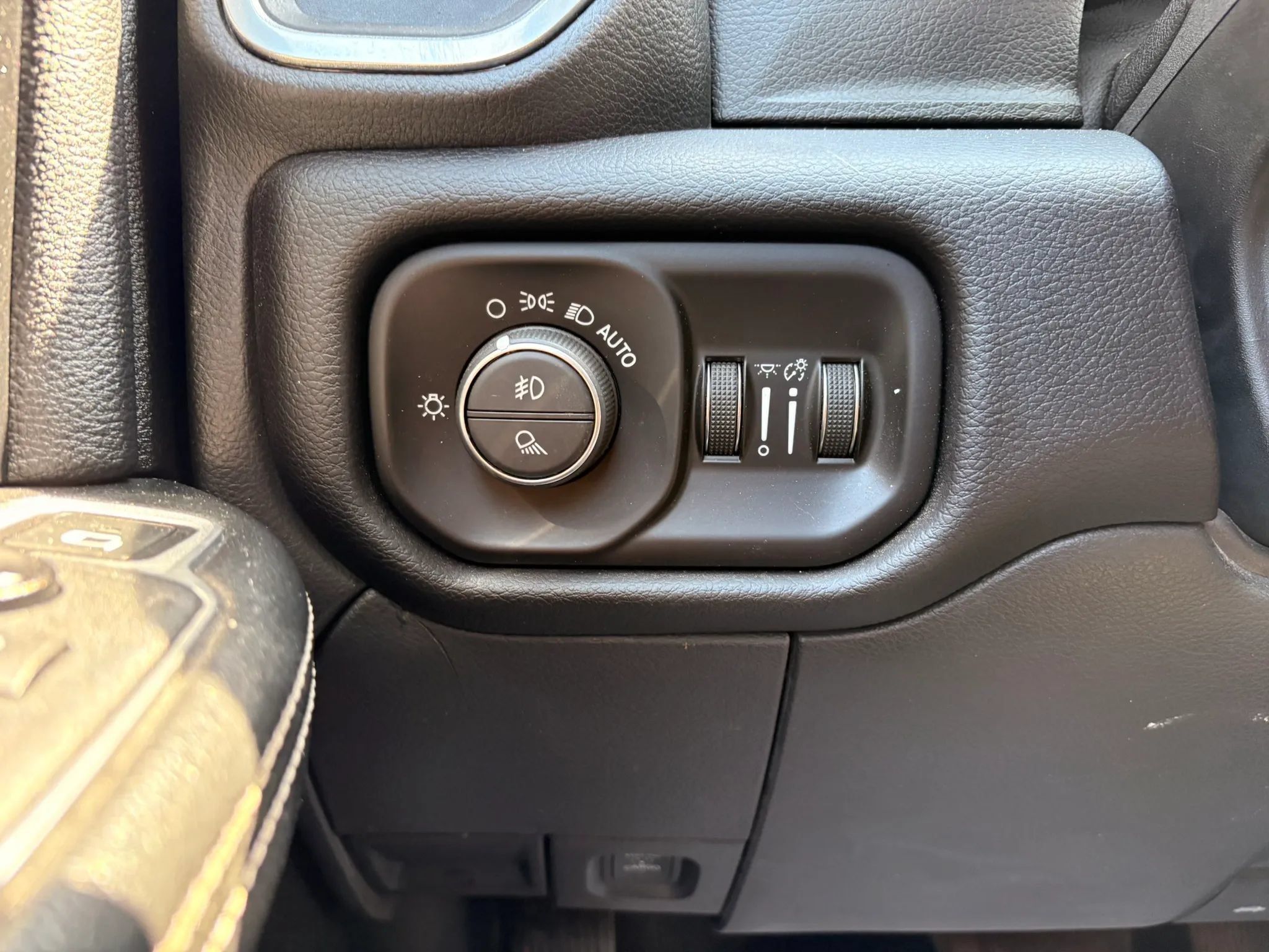 Used 2021 RAM 3500 Laramie w/ Night Edition AWD/4WD image 28