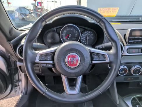 Used 2017 FIAT 124 Spider Classica image 18
