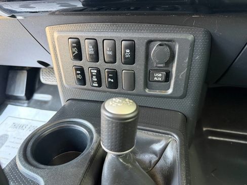 Used 2011 Toyota FJ Cruiser 4WD w/ Upgrade Pkg image 12