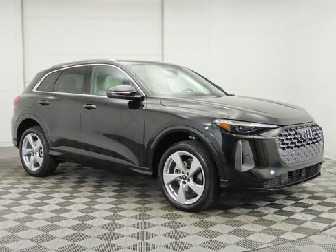 Used 2025 Audi Q5 Premium Plus w/ Premium Plus image 3