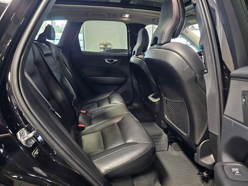 Used 2019 Volvo XC60 T5 Momentum w/ Multimedia Package image 12