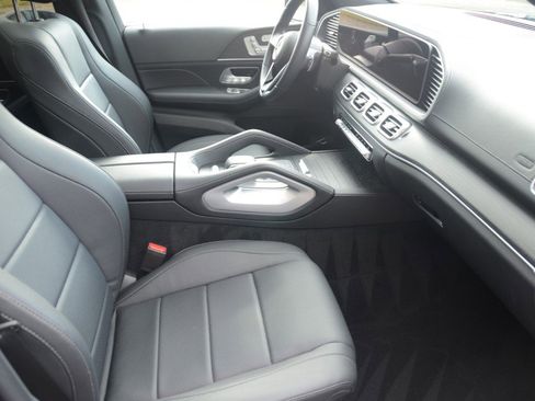 Used 2024 Mercedes-Benz GLS 450 4MATIC image 13