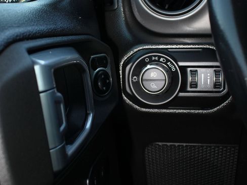 Used 2022 Jeep Gladiator Sport image 17