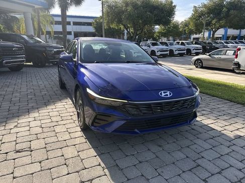 Used 2025 Hyundai Elantra SEL FWD image 17