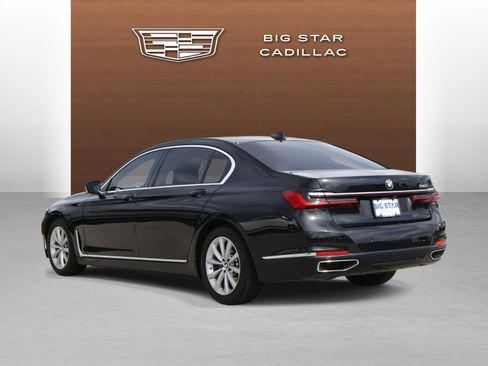 Used 2022 BMW 740i image 3