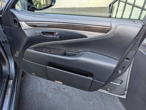 Used 2017 Lexus LS 460 AWD w/ Comfort Package image 21