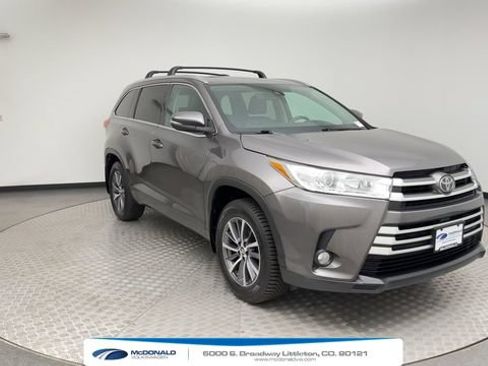Used 2017 Toyota Highlander XLE AWD/4WD image 8