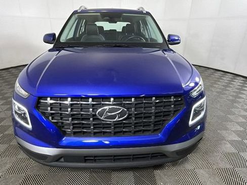 Used 2023 Hyundai Venue Limited FWD image 8