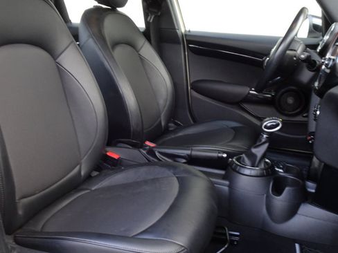 Used 2016 MINI Cooper 4-Door Hardtop image 14