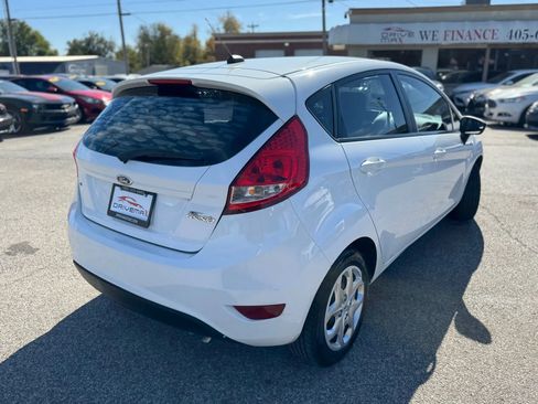 Used 2012 Ford Fiesta SE image 3