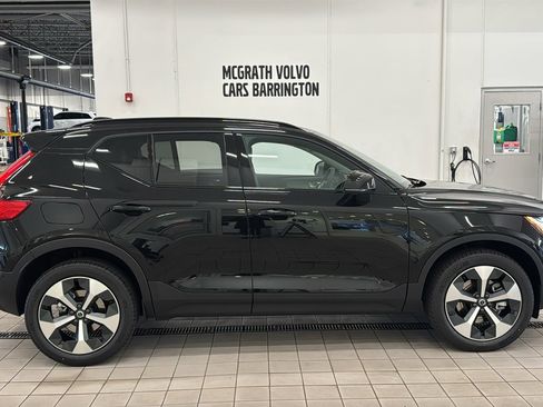 New 2026 Volvo XC40 B5 Plus w/ Climate Package image 4