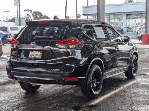 Used 2018 Nissan Rogue S image 4