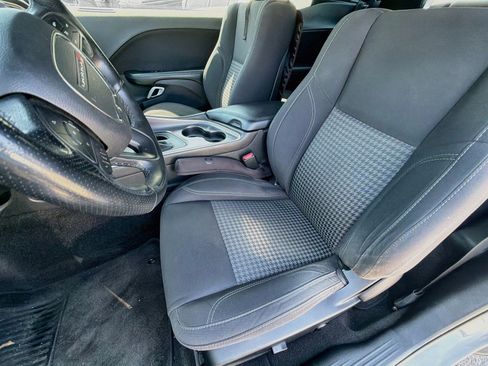 Used 2018 Dodge Challenger R/T w/ Driver Convenience Group RWD image 11