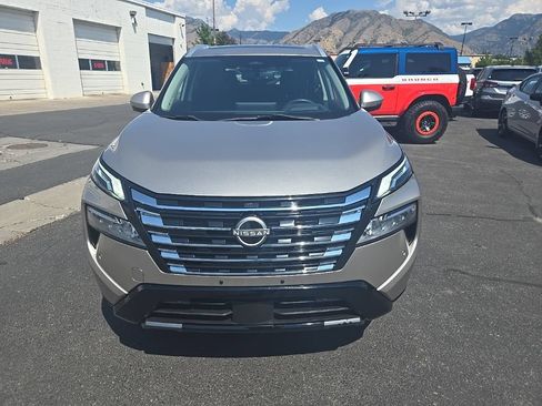 Used 2024 Nissan Rogue Platinum w/ Platinum Premium Package AWD/4WD image 2