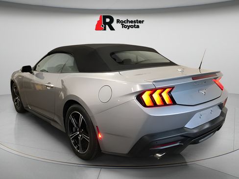Used 2025 Ford Mustang Premium RWD image 5