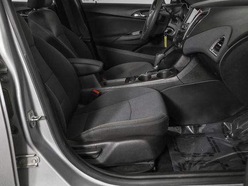 Used 2019 Chevrolet Cruze LT image 44