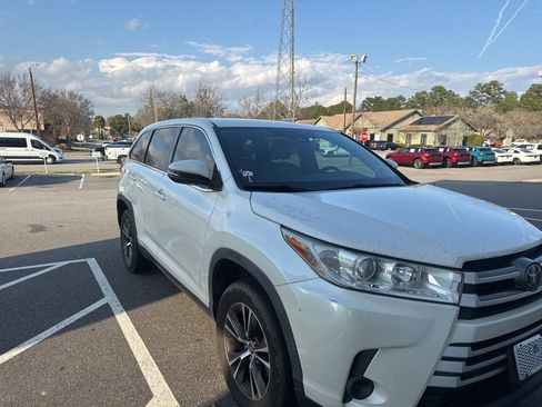 Used 2019 Toyota Highlander LE image 5