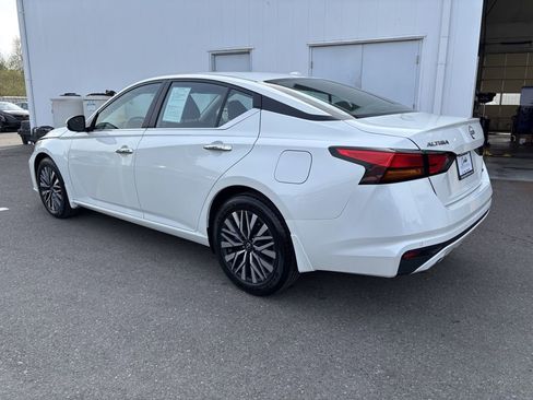 Used 2024 Nissan Altima 2.5 SV w/ SV Premium Package image 4