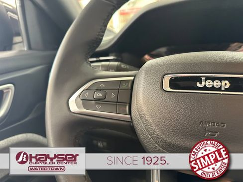 Used 2024 Jeep Compass Latitude AWD/4WD image 17