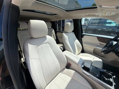 Used 2022 Mercedes-Benz GLB 250 4MATIC w/ Premium Package Lite image 62