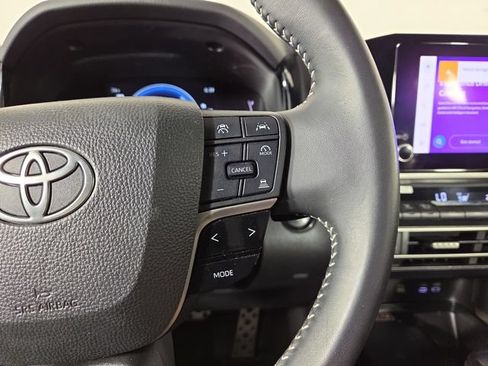 Used 2025 Toyota Camry SE FWD image 23