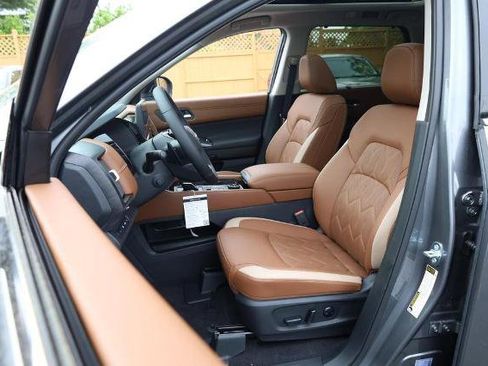 New 2026 Nissan Pathfinder Platinum image 10