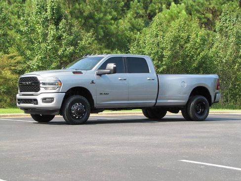 Used 2024 RAM 3500 Big Horn w/ Night Edition AWD/4WD image 3