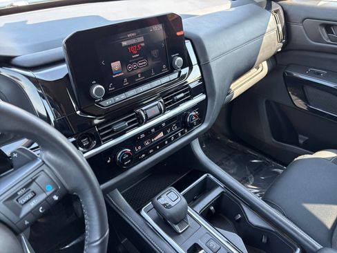 Used 2025 Nissan Pathfinder SV FWD image 14