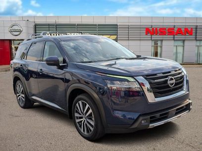 Used 2022 Nissan Pathfinder Platinum w/ Cargo Package