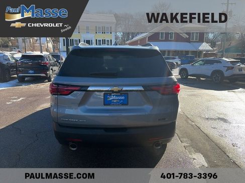 Used 2023 Chevrolet Traverse LT w/ Rear Camera Mirror Package image 3