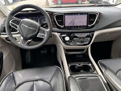 Used 2023 Chrysler Pacifica Limited FWD image 17