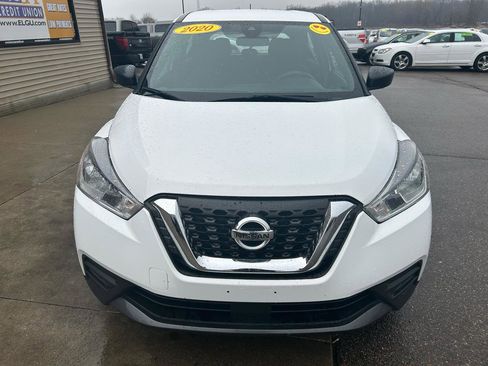 Used 2020 Nissan Kicks S image 2