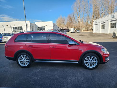 Used 2017 Volkswagen Golf Alltrack S image 8