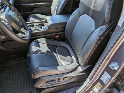 Used 2025 Honda Pilot Touring image 26